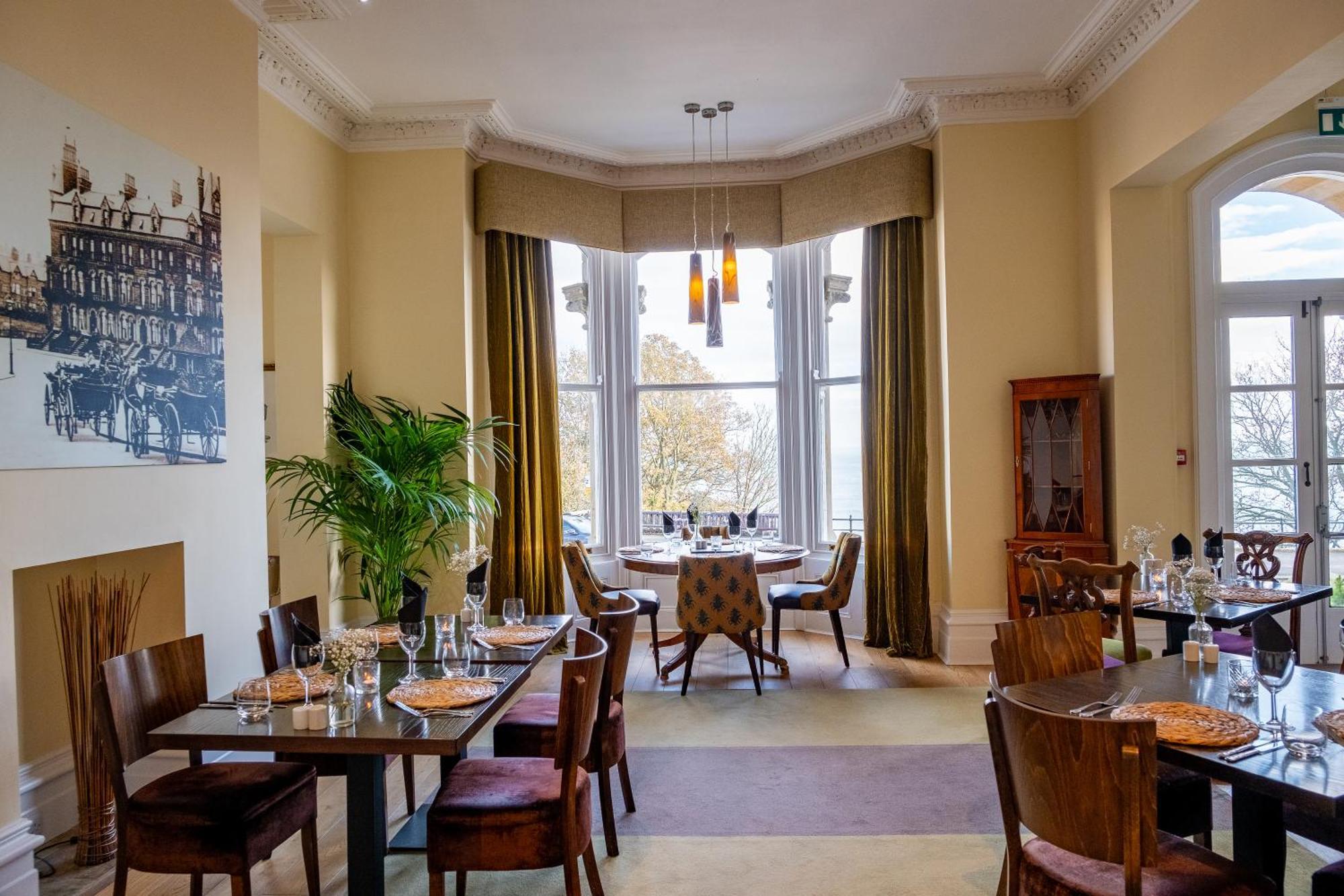Cecil's Seaview Restaurant dining room